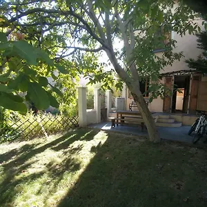 Villa Maison Jardin Et Parking Prive Dans