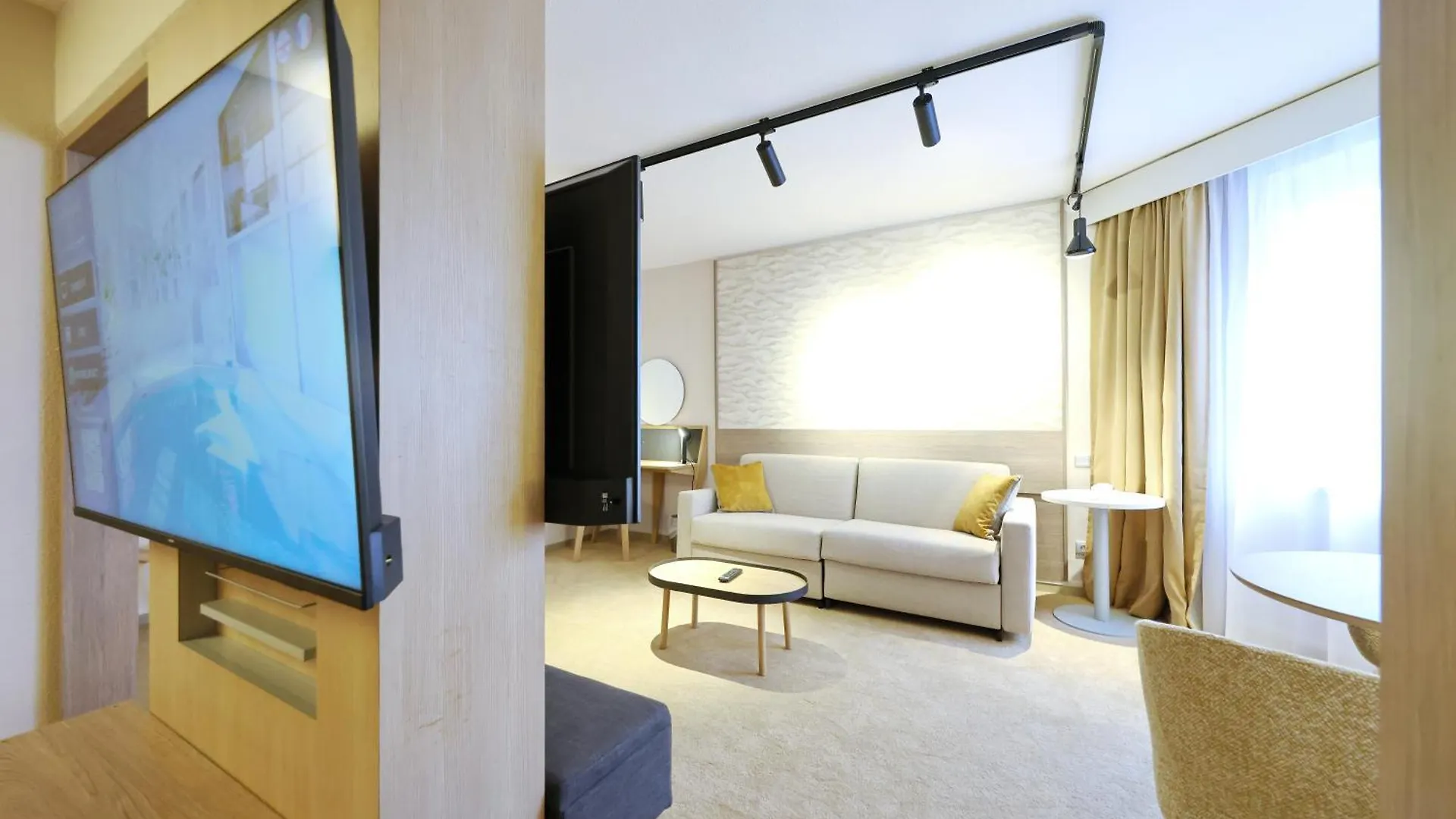 Mercure Grenoble Centre Porte Des Alpes 4*,