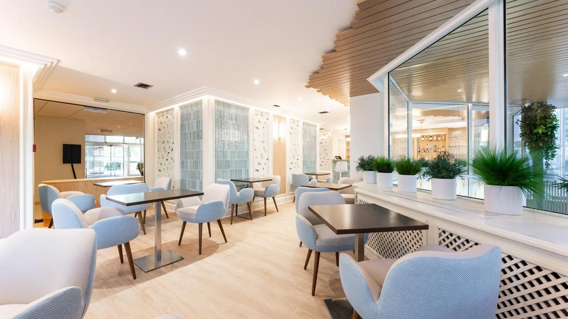 Mercure Grenoble Centre Porte Des Alpes 4*,  France