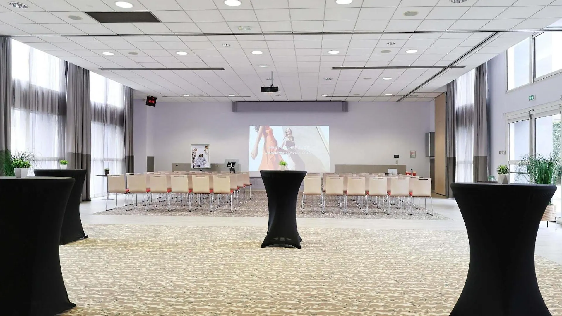 Mercure Grenoble Centre Porte Des Alpes 4*,  France